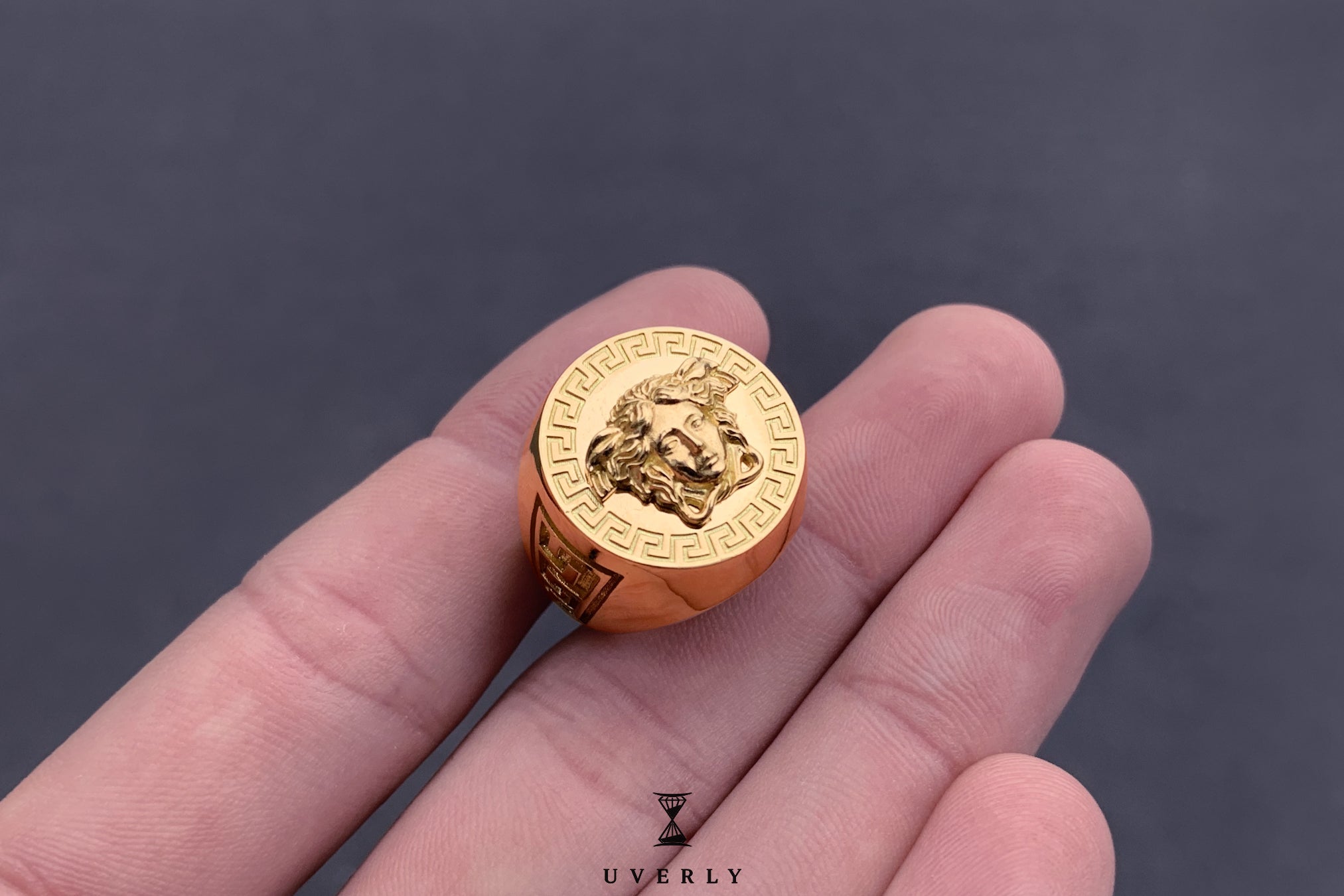 Versace V Logo Circle Ring Gold Gold Plated 17 Golden Gold-plated  ref.1113962 - Joli Closet
